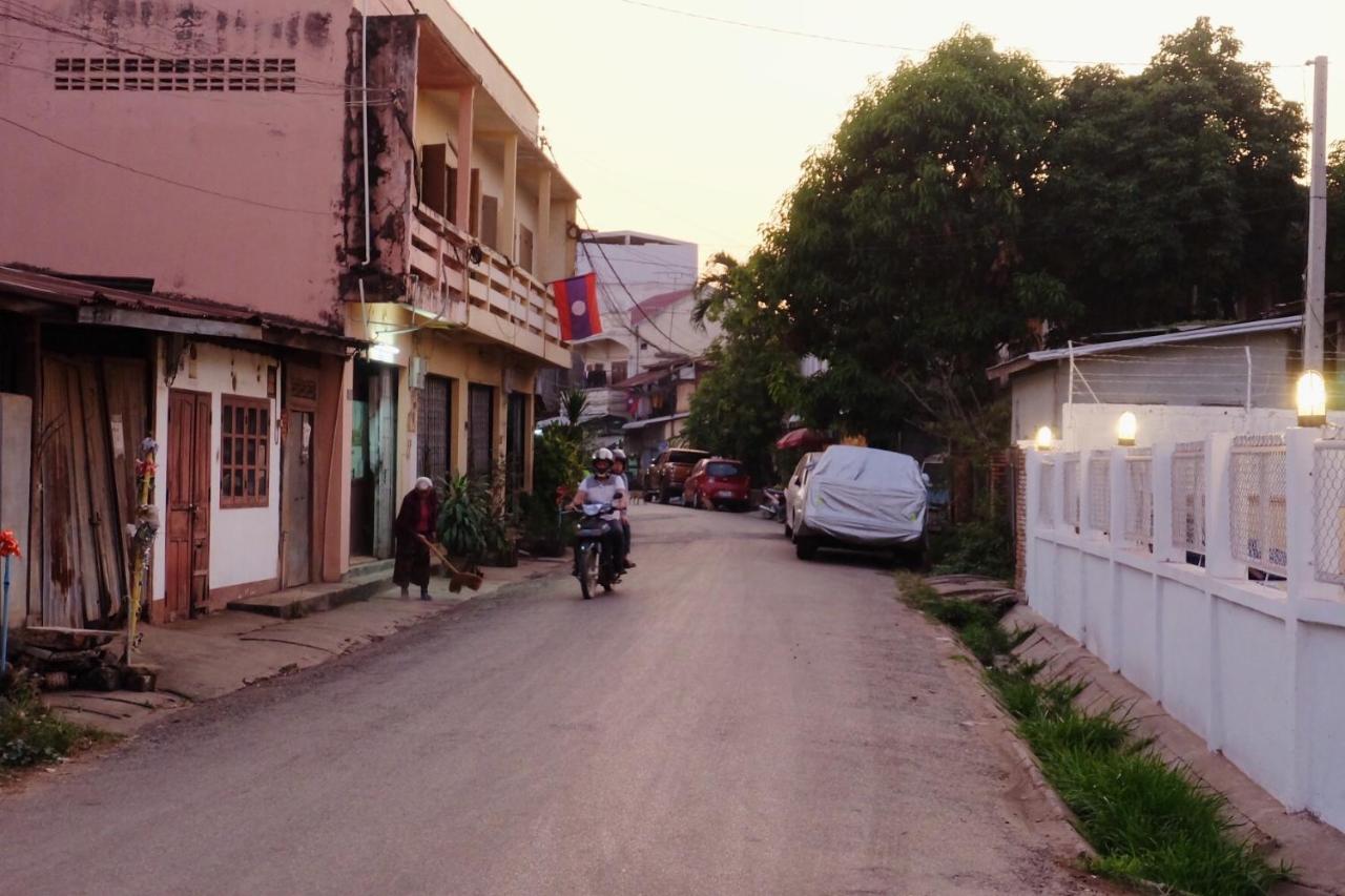Barn Laos Hostel Vientiane Exterior foto