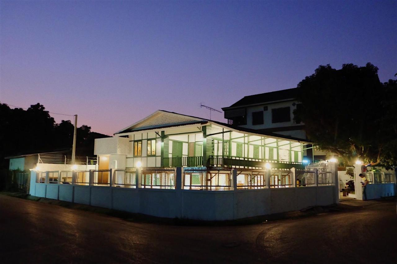 Barn Laos Hostel Vientiane Exterior foto
