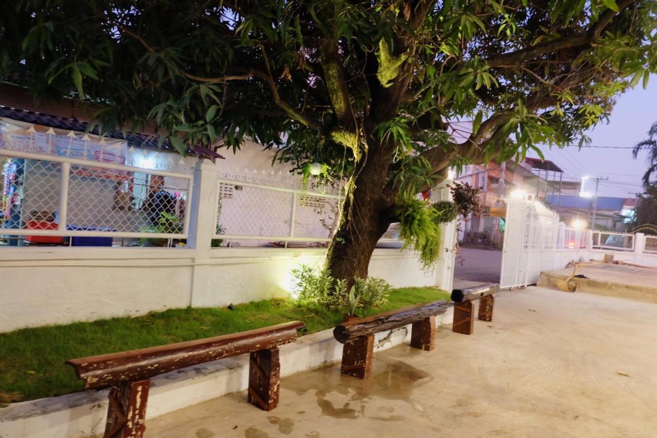 Barn Laos Hostel Vientiane Exterior foto