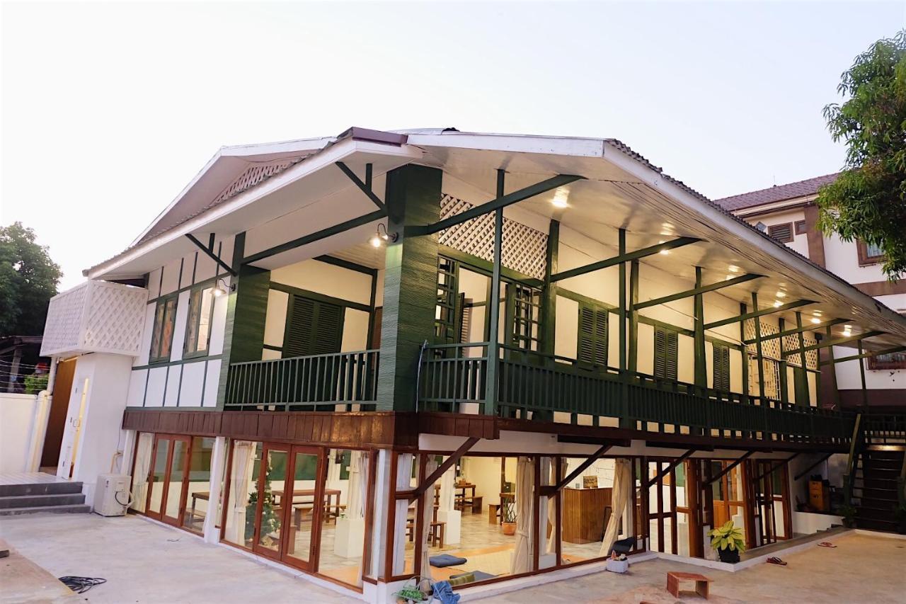 Barn Laos Hostel Vientiane Exterior foto